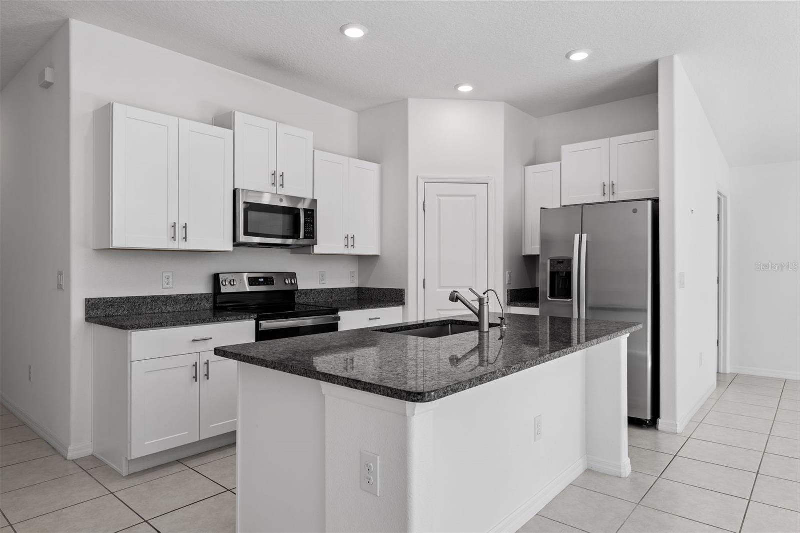 Image 19 of 63 For 5524 Blue Azure Drive