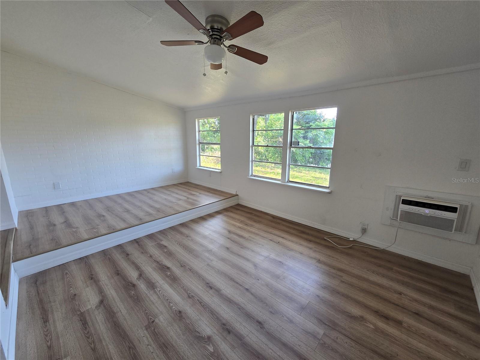 Image 12 of 22 For 9541 Round Lake Drive