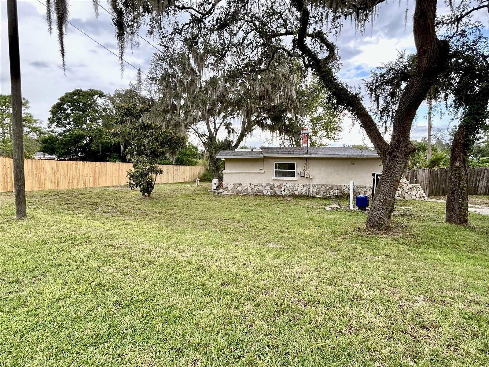 Image 19 of 22 For 9541 Round Lake Drive