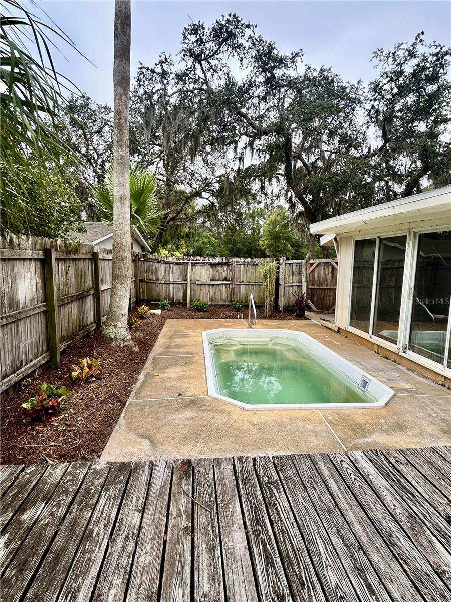 Image 21 of 22 For 9541 Round Lake Drive