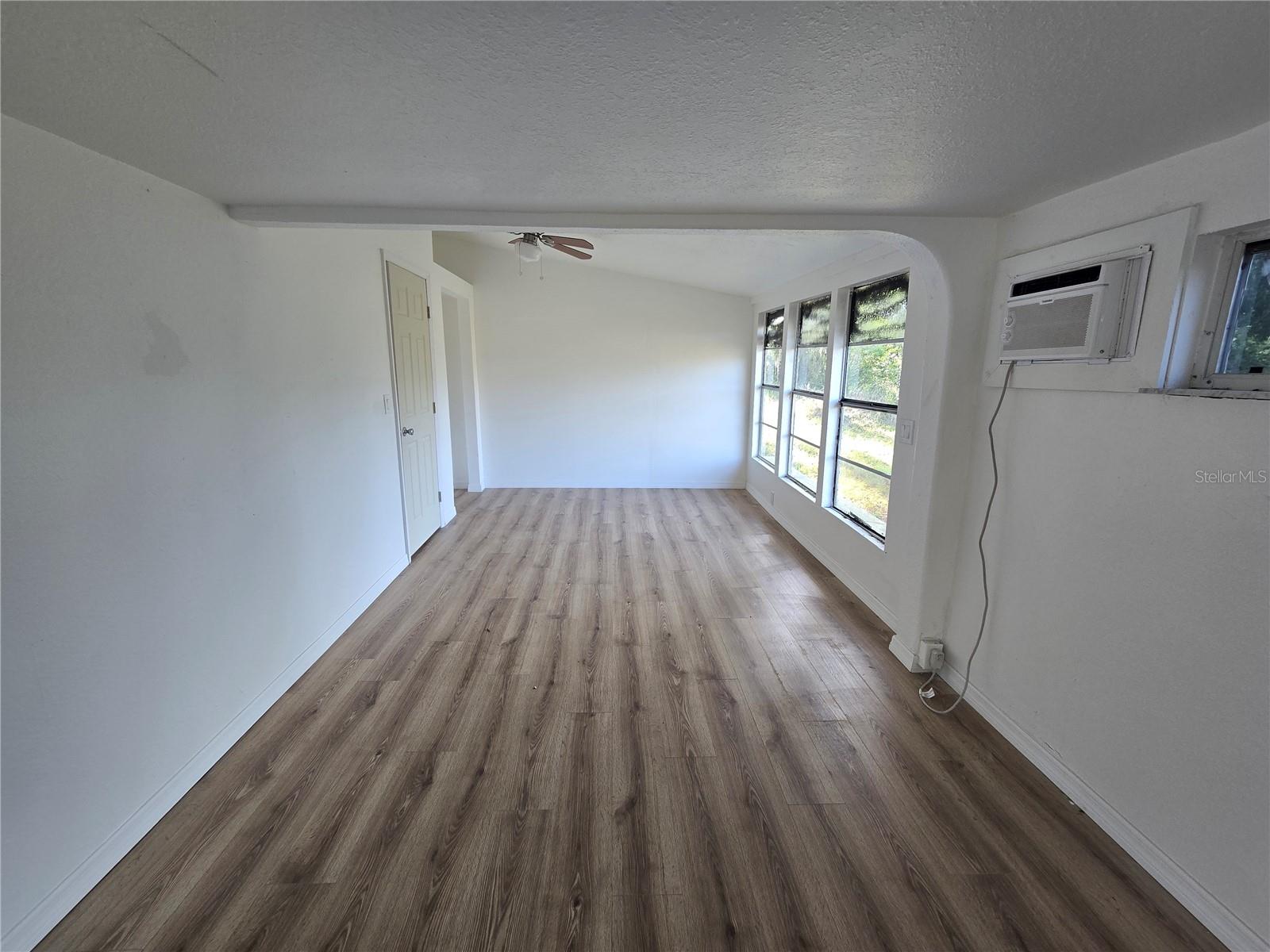 Image 9 of 22 For 9541 Round Lake Drive