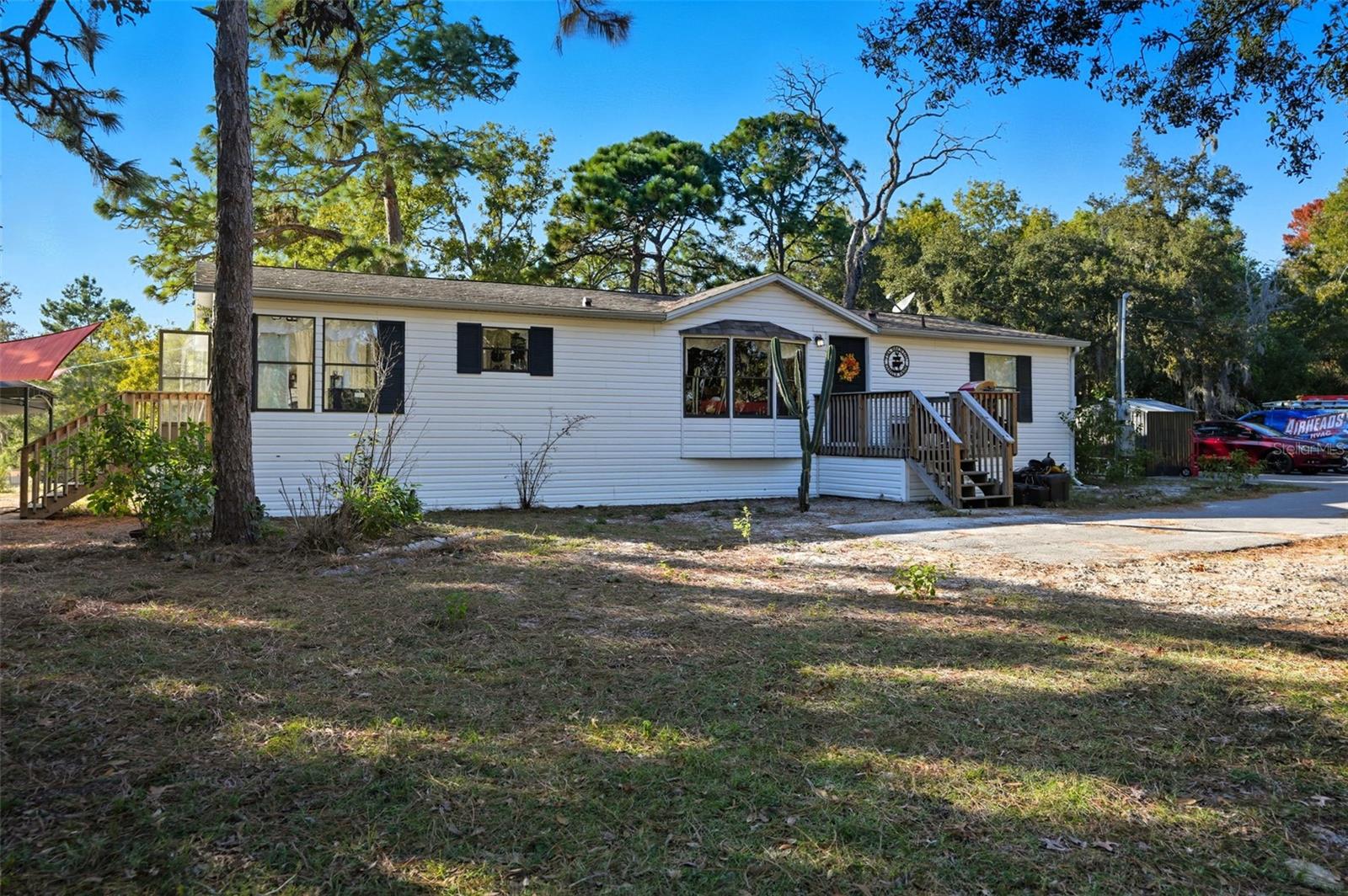 Image 3 of 38 For 17539 Edwin Terrace