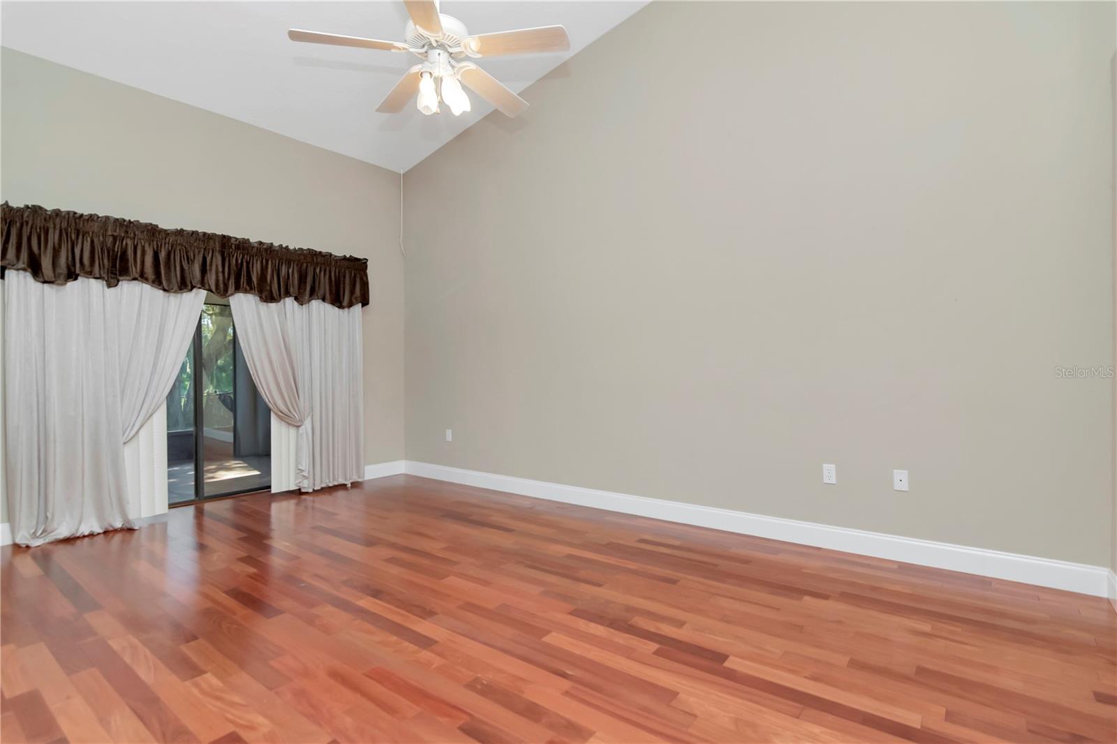 Image 18 of 51 For 4938 Yellowstone Drive