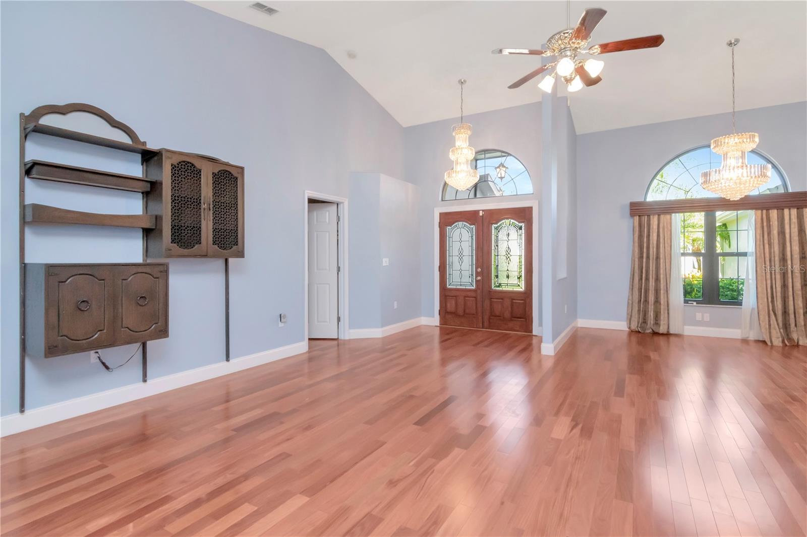 Image 6 of 51 For 4938 Yellowstone Drive