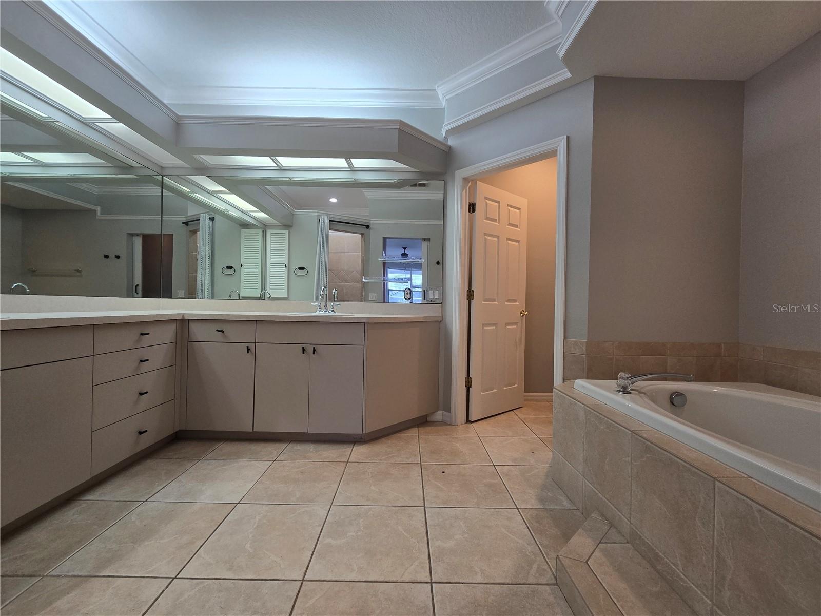 Image 23 of 51 For 7423 Southwind Drive