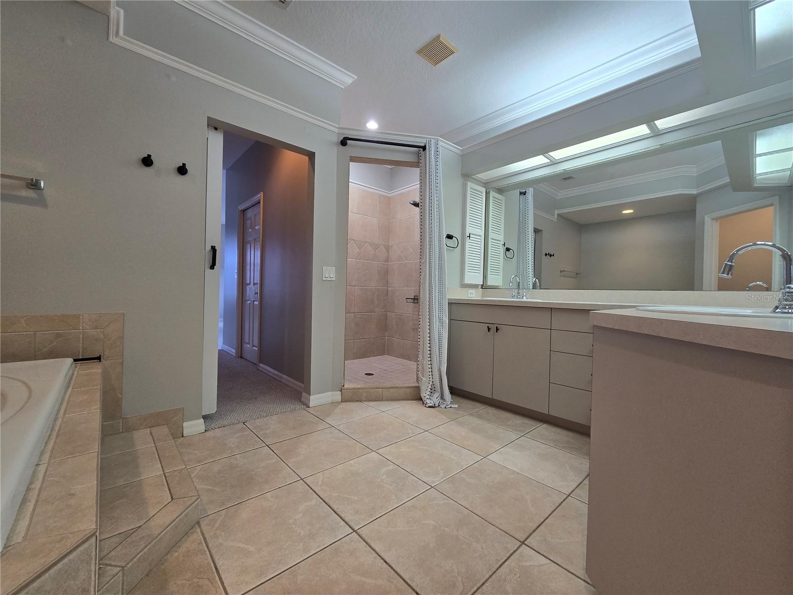 Image 24 of 51 For 7423 Southwind Drive