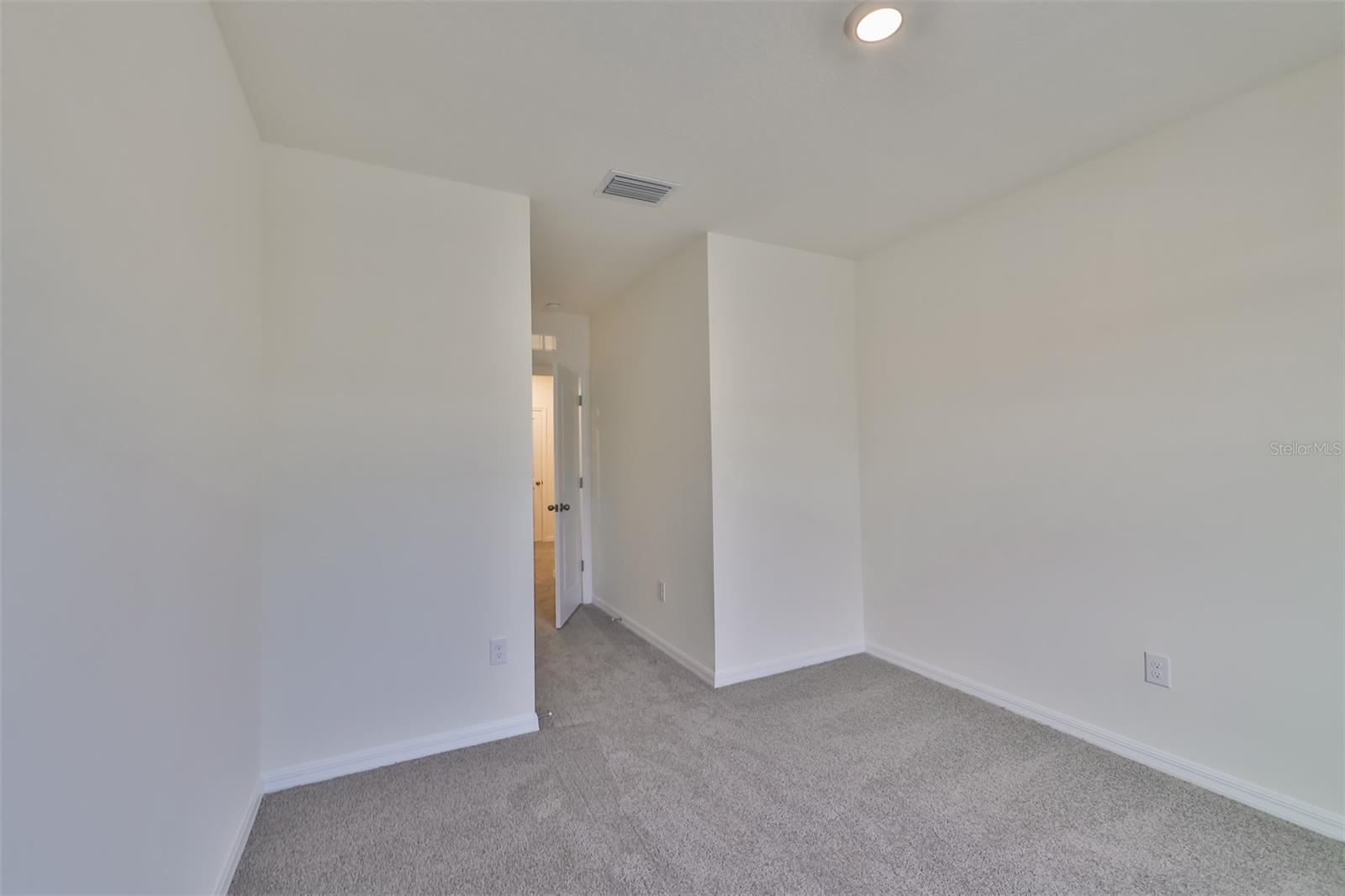 Image 17 of 38 For 233 Mangrove Shade Circle