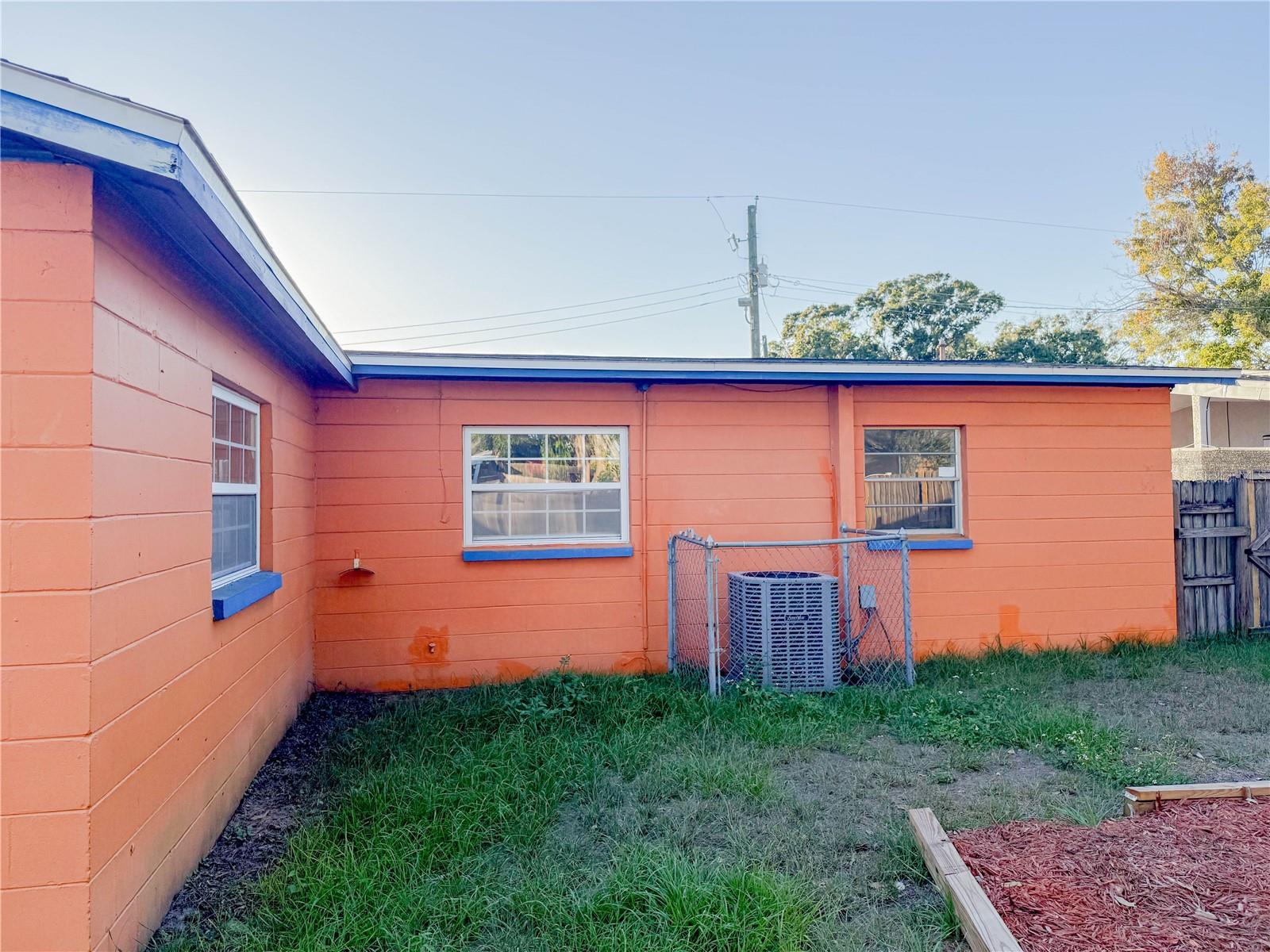 Listing photo id 8 for 4922 84th Street