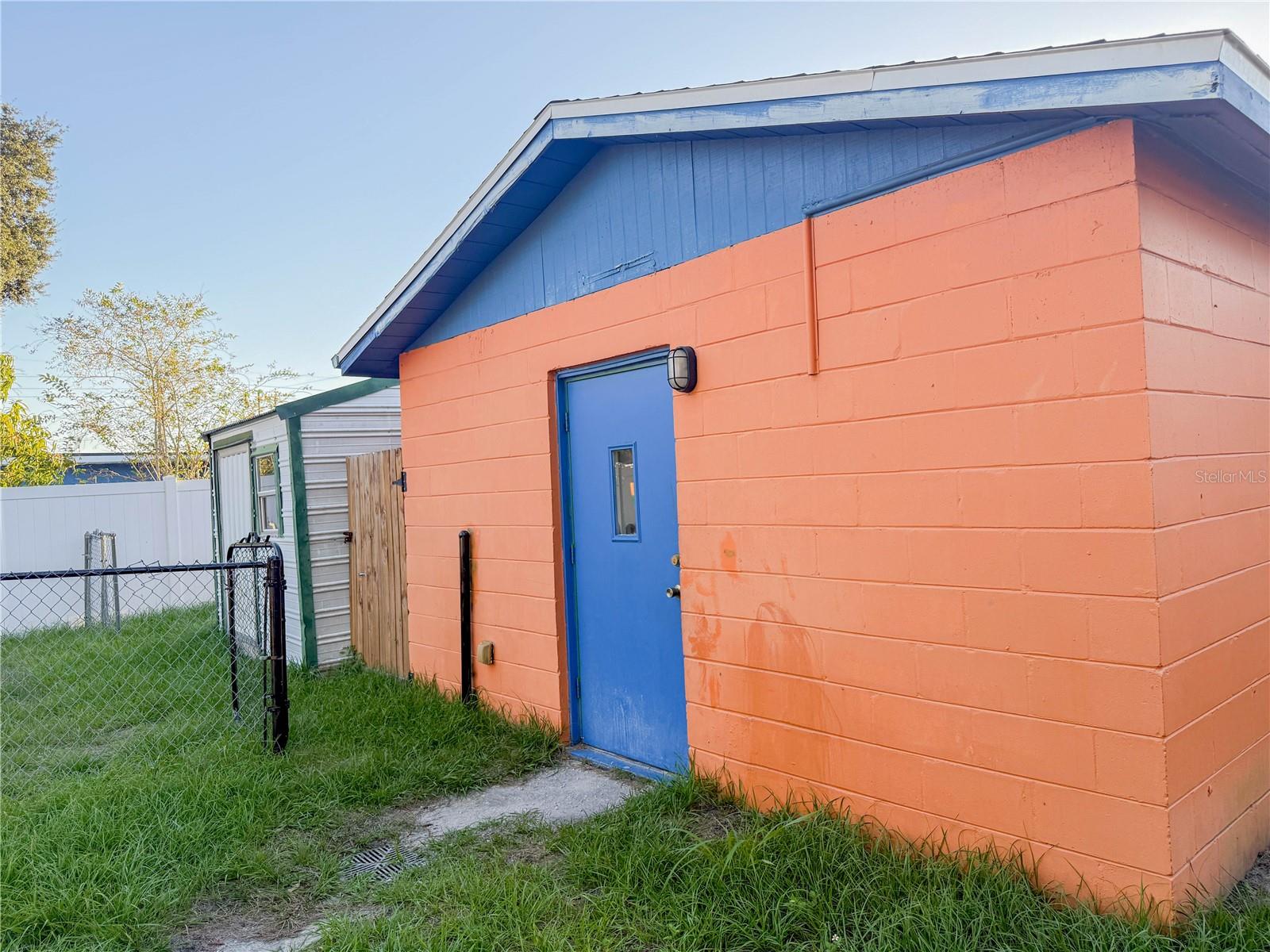 Listing photo id 9 for 4922 84th Street