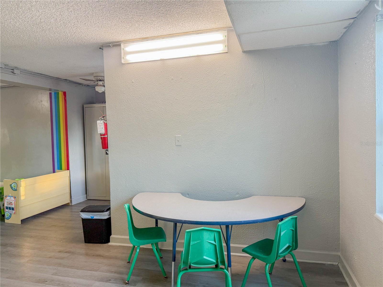 Listing photo id 17 for 4922 84th Street