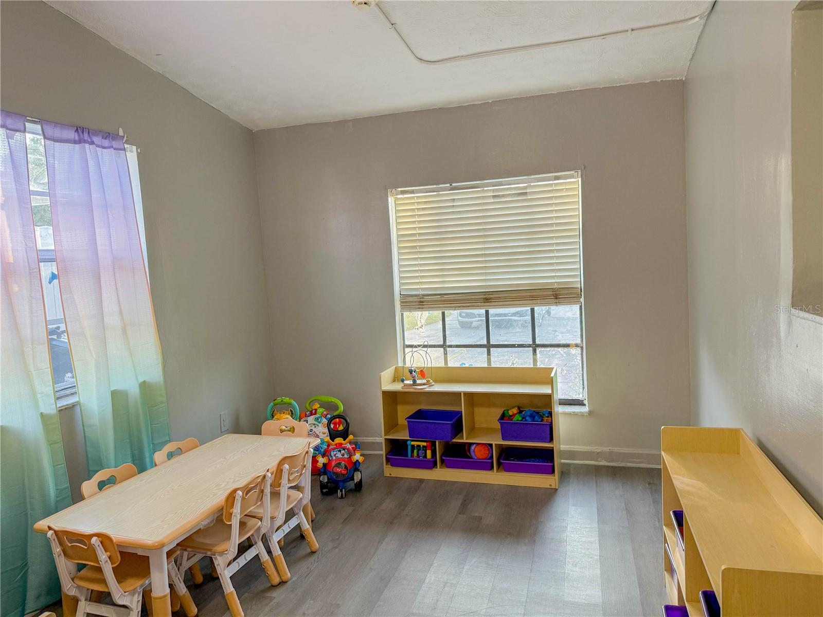 Listing photo id 20 for 4922 84th Street
