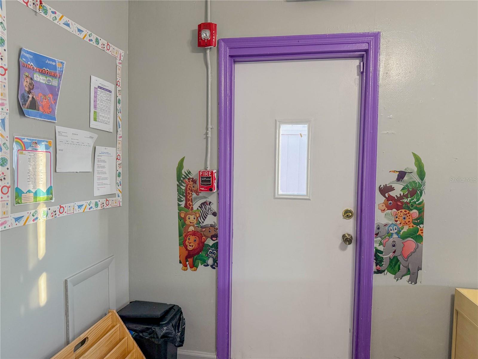 Listing photo id 22 for 4922 84th Street