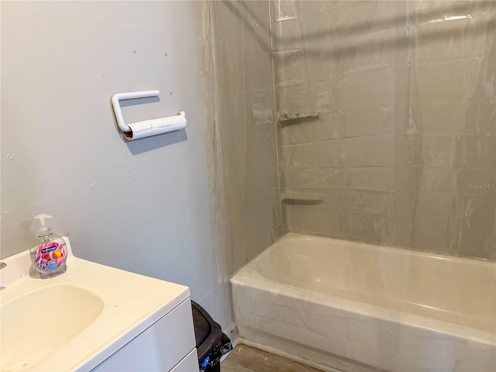 Listing photo id 32 for 4922 84th Street