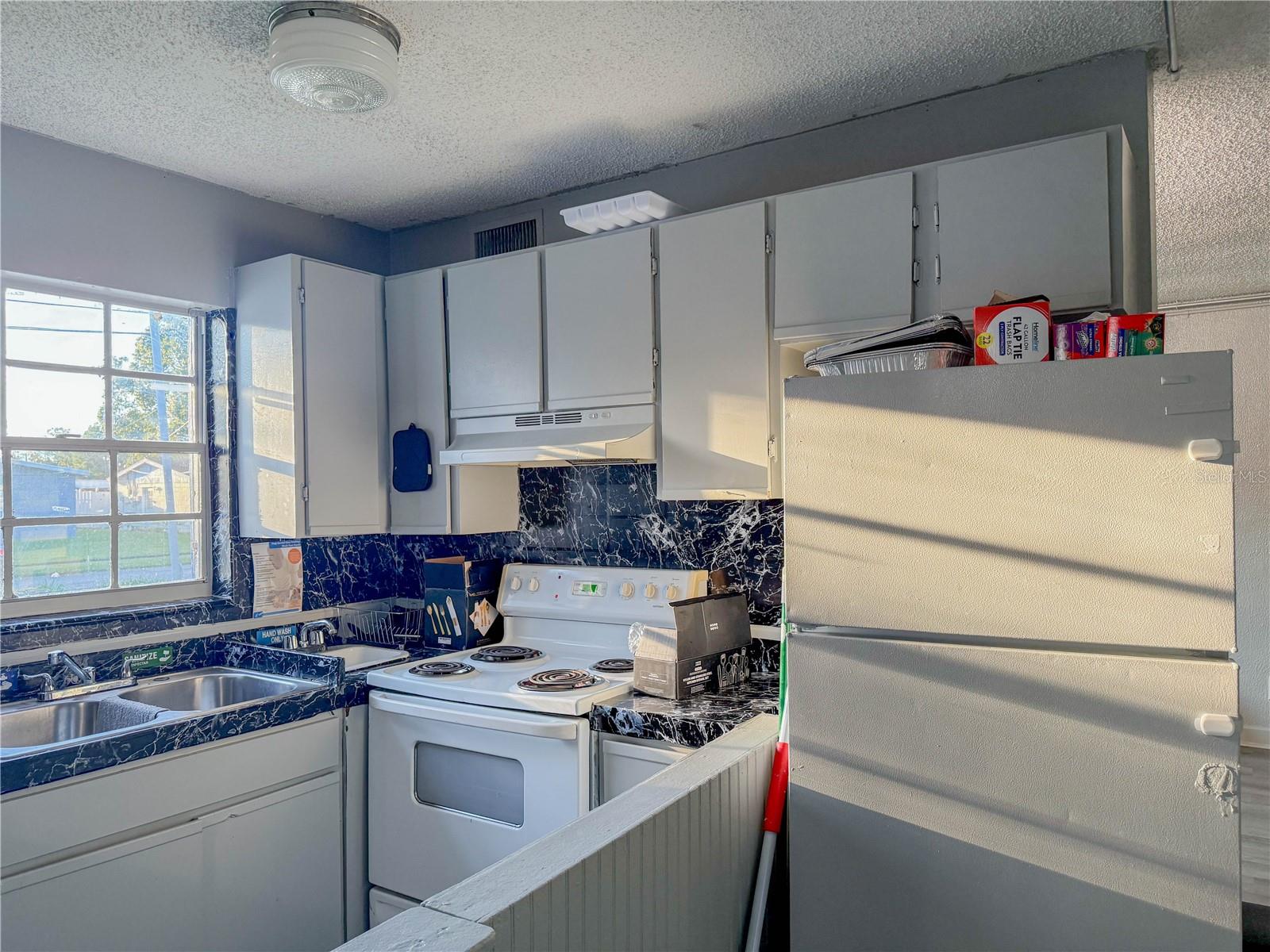 Listing photo id 34 for 4922 84th Street
