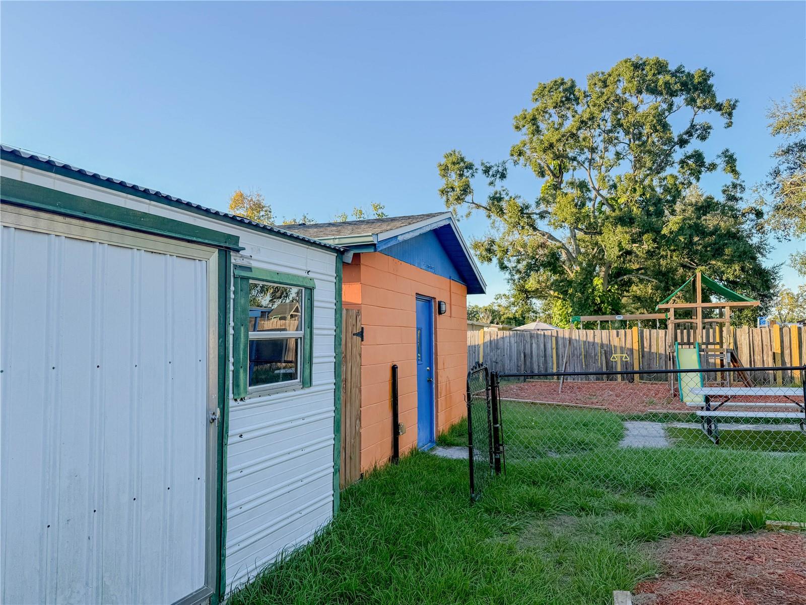 Listing photo id 40 for 4922 84th Street