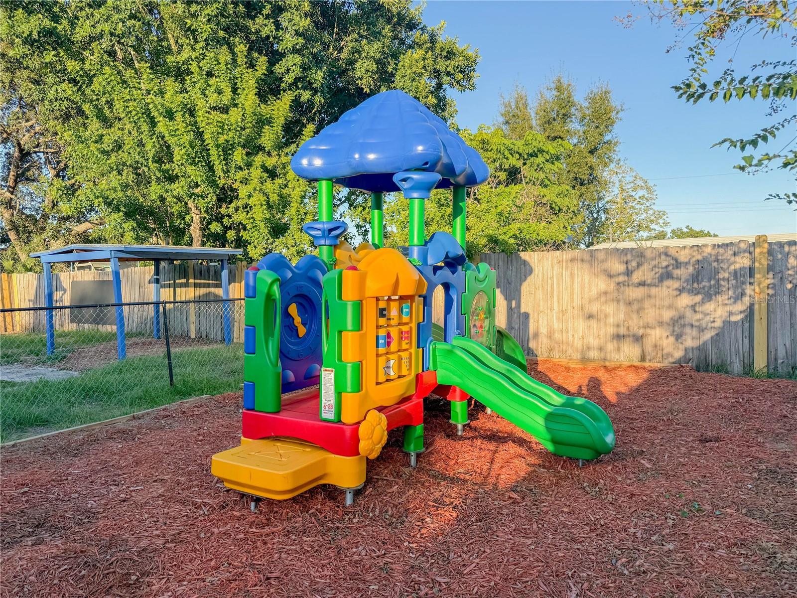 Listing photo id 6 for 4922 84th Street