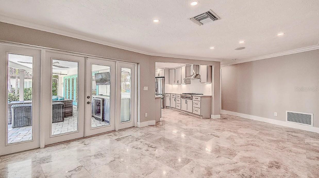 Image 8 of 14 For 1998 Kansas Avenue Ne