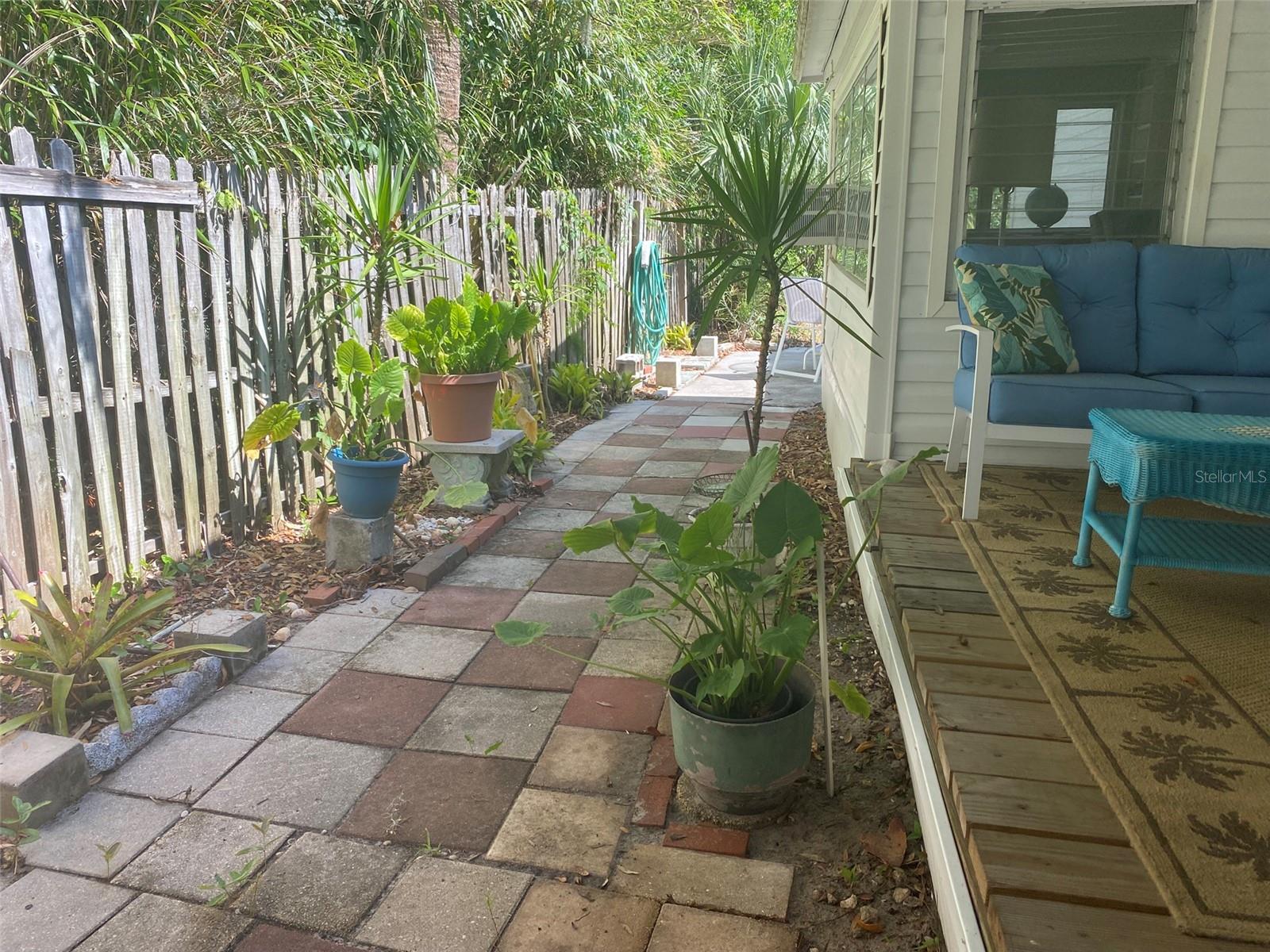 Image 14 of 52 For 604 Hillsborough Street 30