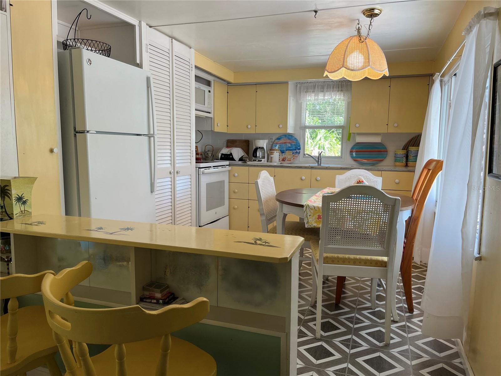 Image 24 of 52 For 604 Hillsborough Street 30