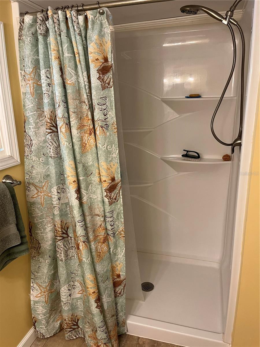 Image 41 of 52 For 604 Hillsborough Street 30