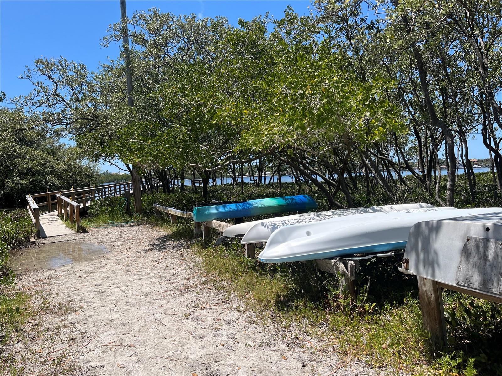 Image 46 of 52 For 604 Hillsborough Street 30