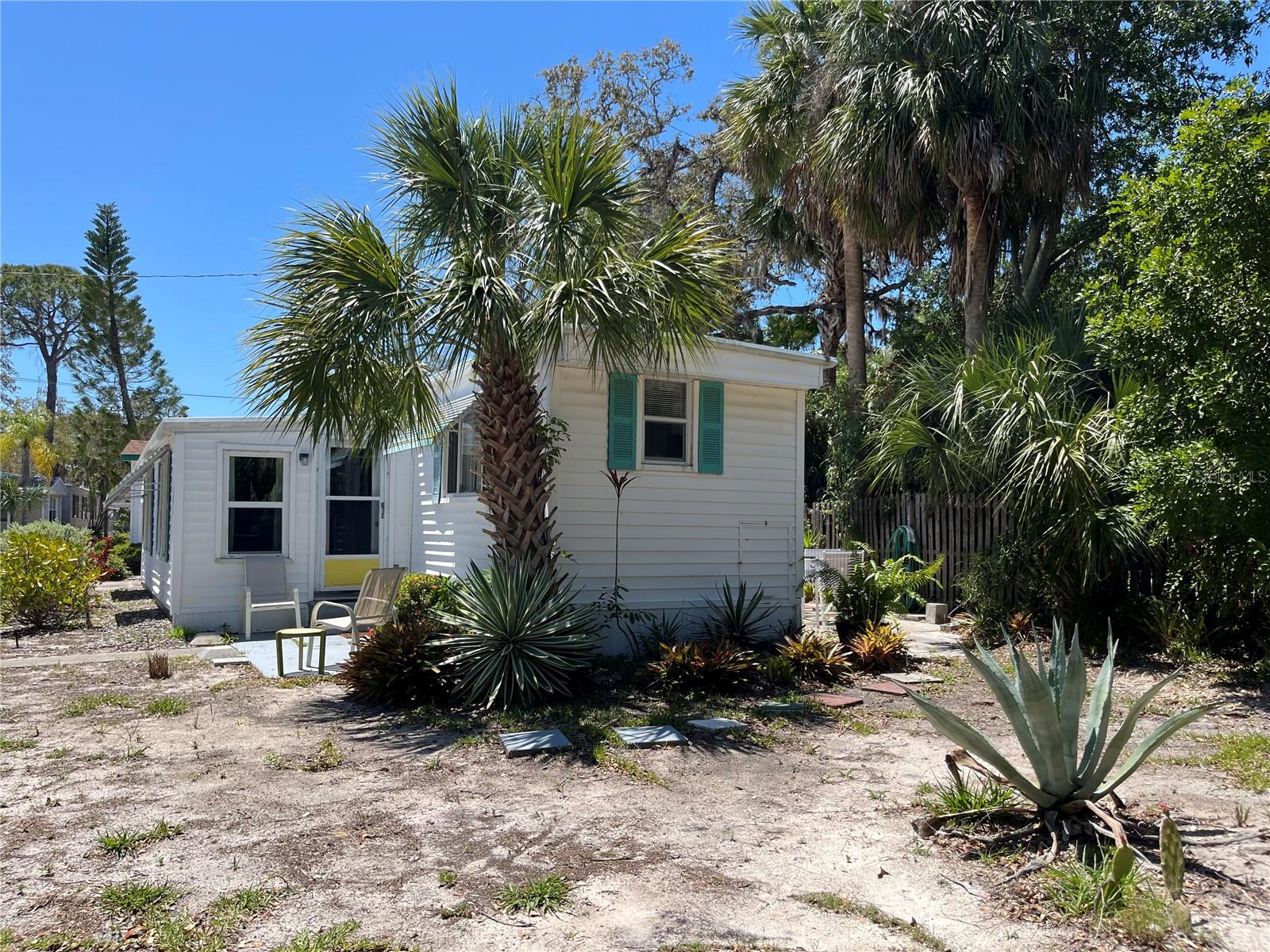 Image 7 of 52 For 604 Hillsborough Street 30