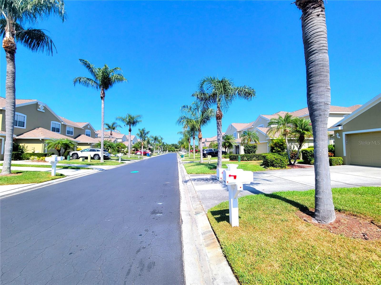 Image 39 of 51 For 11237 Kapok Grand Circle