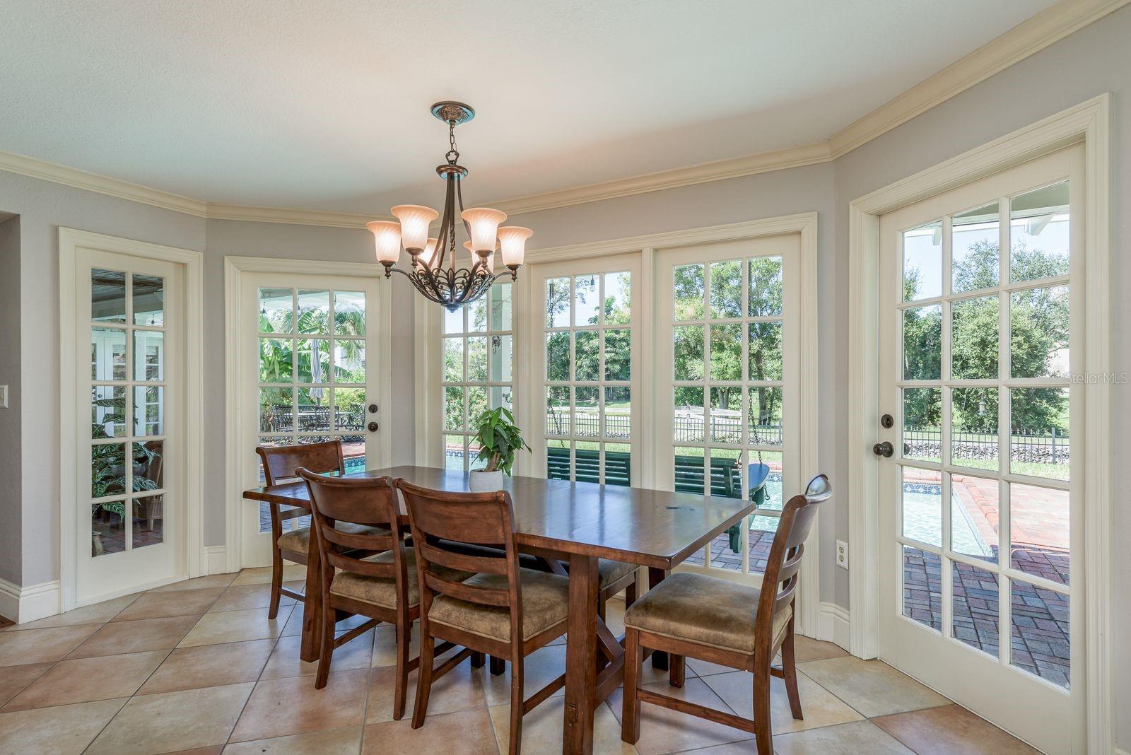 Listing photo id 19 for 2354 Stag Run Boulevard