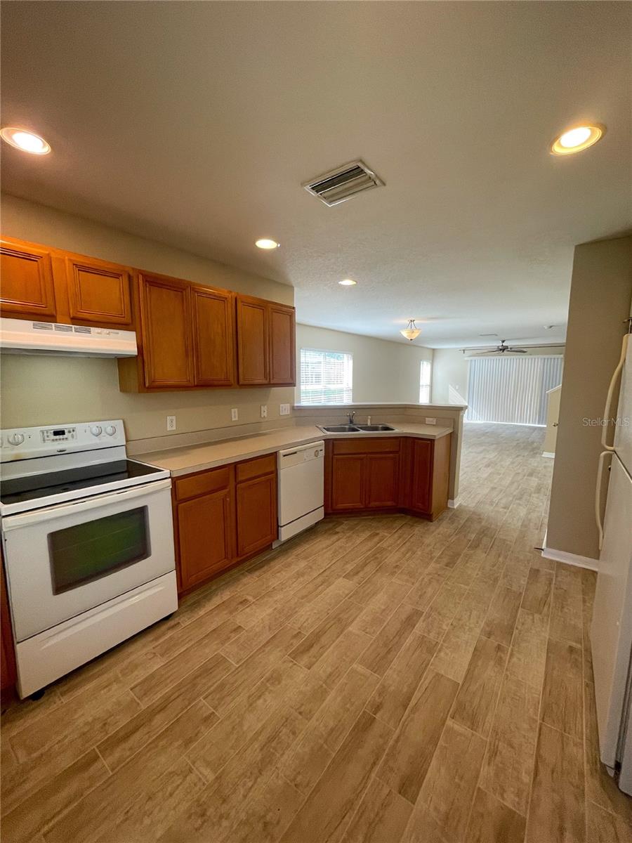 Image 3 of 22 For 10840 Johanna Avenue