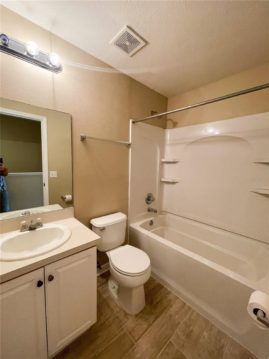 Image 7 of 22 For 10840 Johanna Avenue