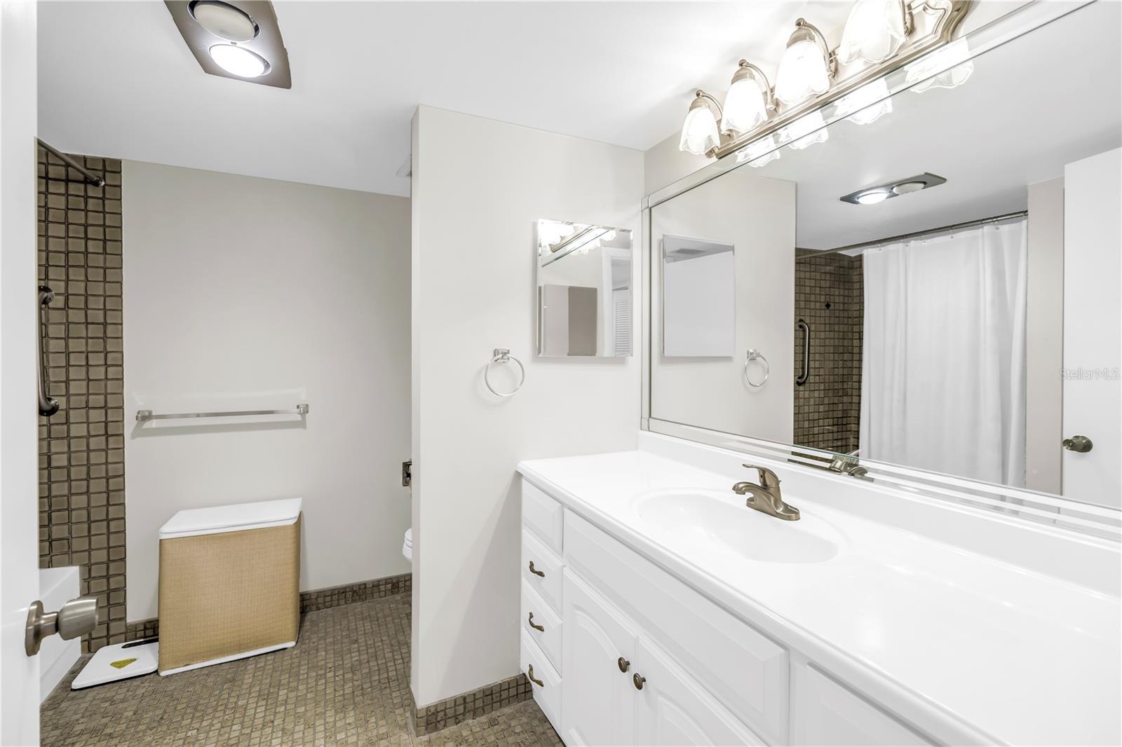 Image 22 of 76 For 7037 Sunset Drive S 601