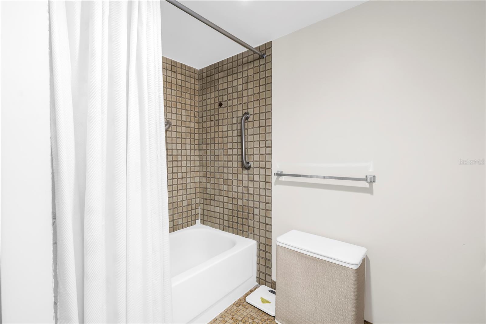 Image 23 of 76 For 7037 Sunset Drive S 601