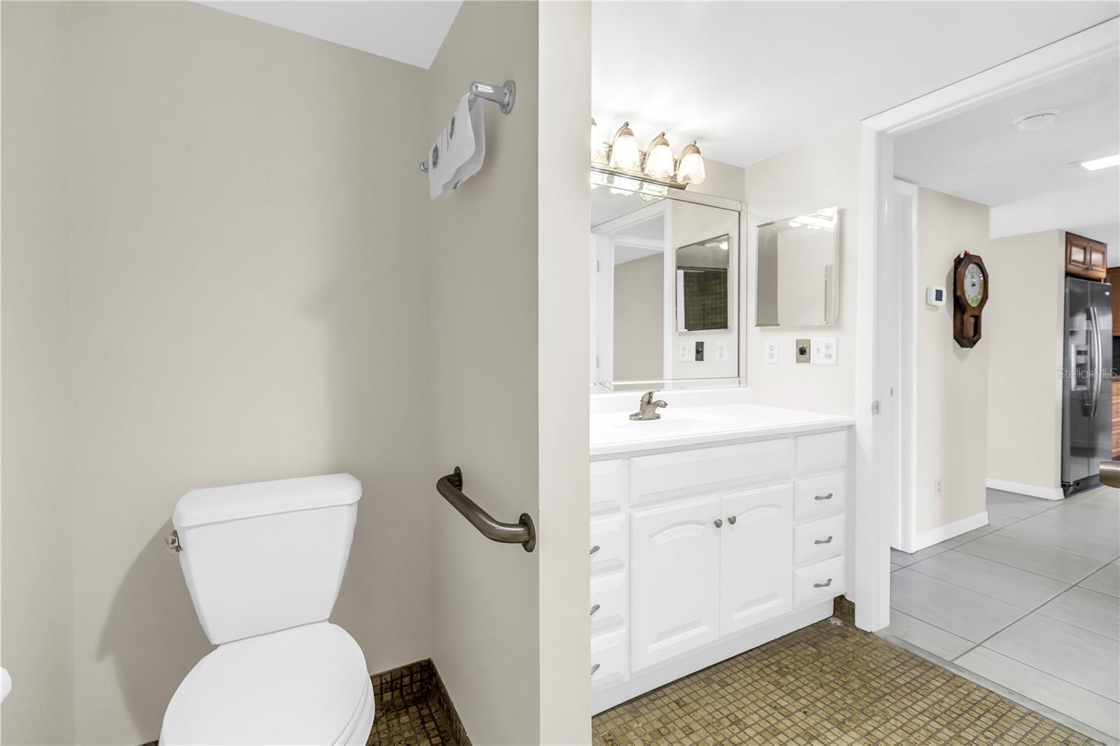 Image 24 of 76 For 7037 Sunset Drive S 601