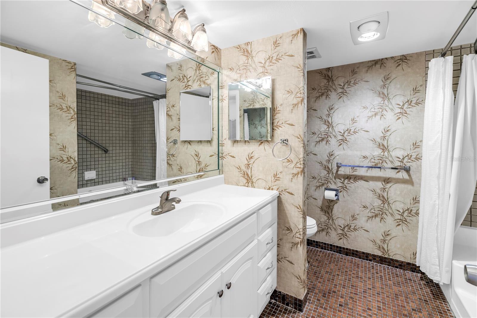 Image 30 of 76 For 7037 Sunset Drive S 601