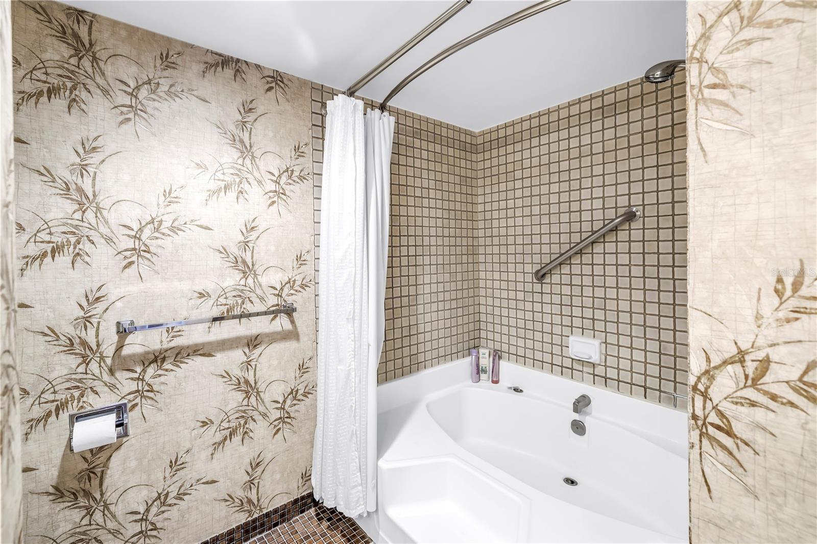 Image 31 of 76 For 7037 Sunset Drive S 601