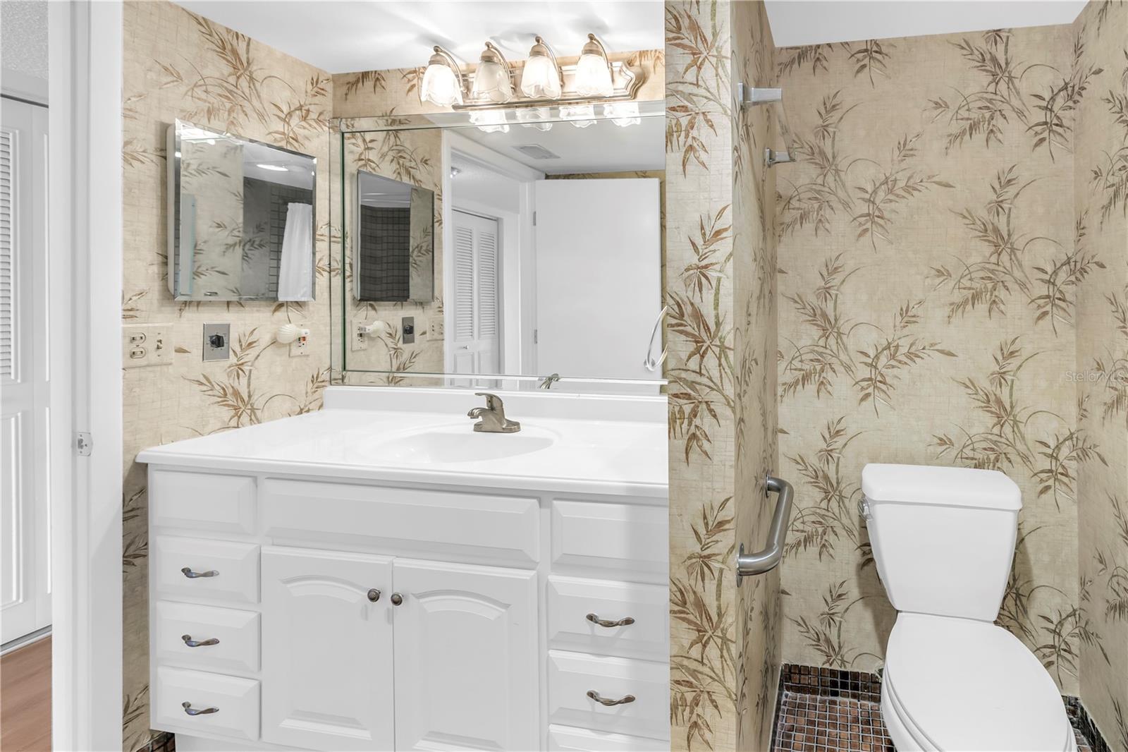 Image 32 of 76 For 7037 Sunset Drive S 601