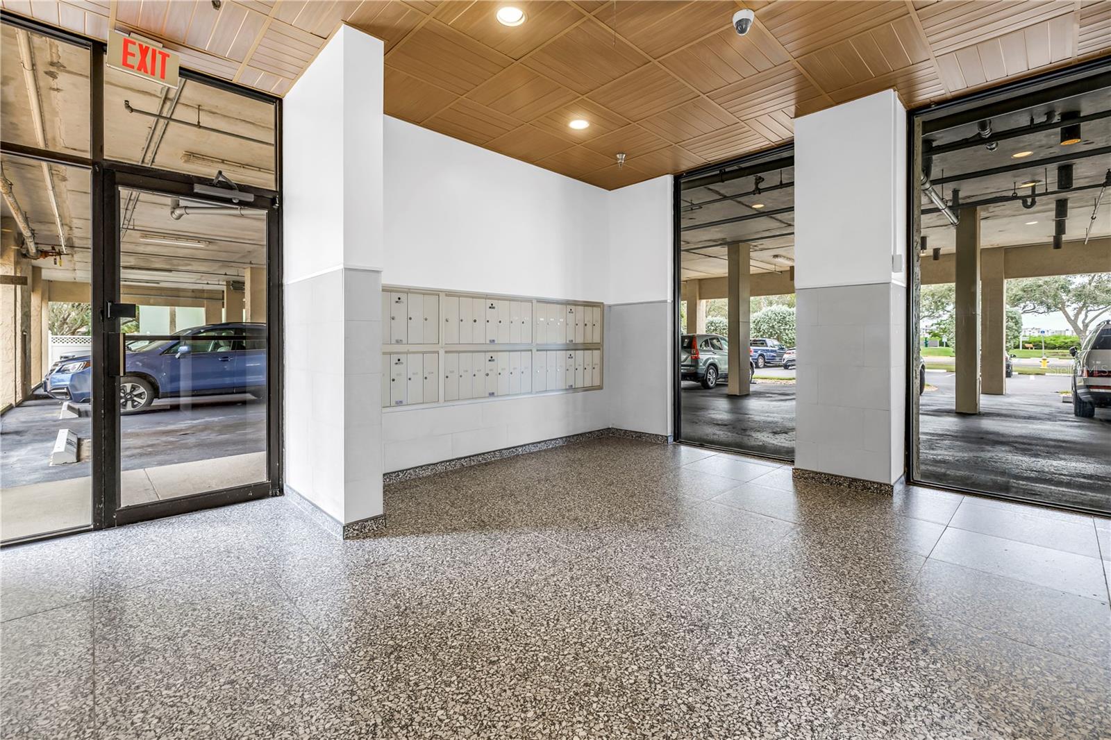 Image 39 of 76 For 7037 Sunset Drive S 601