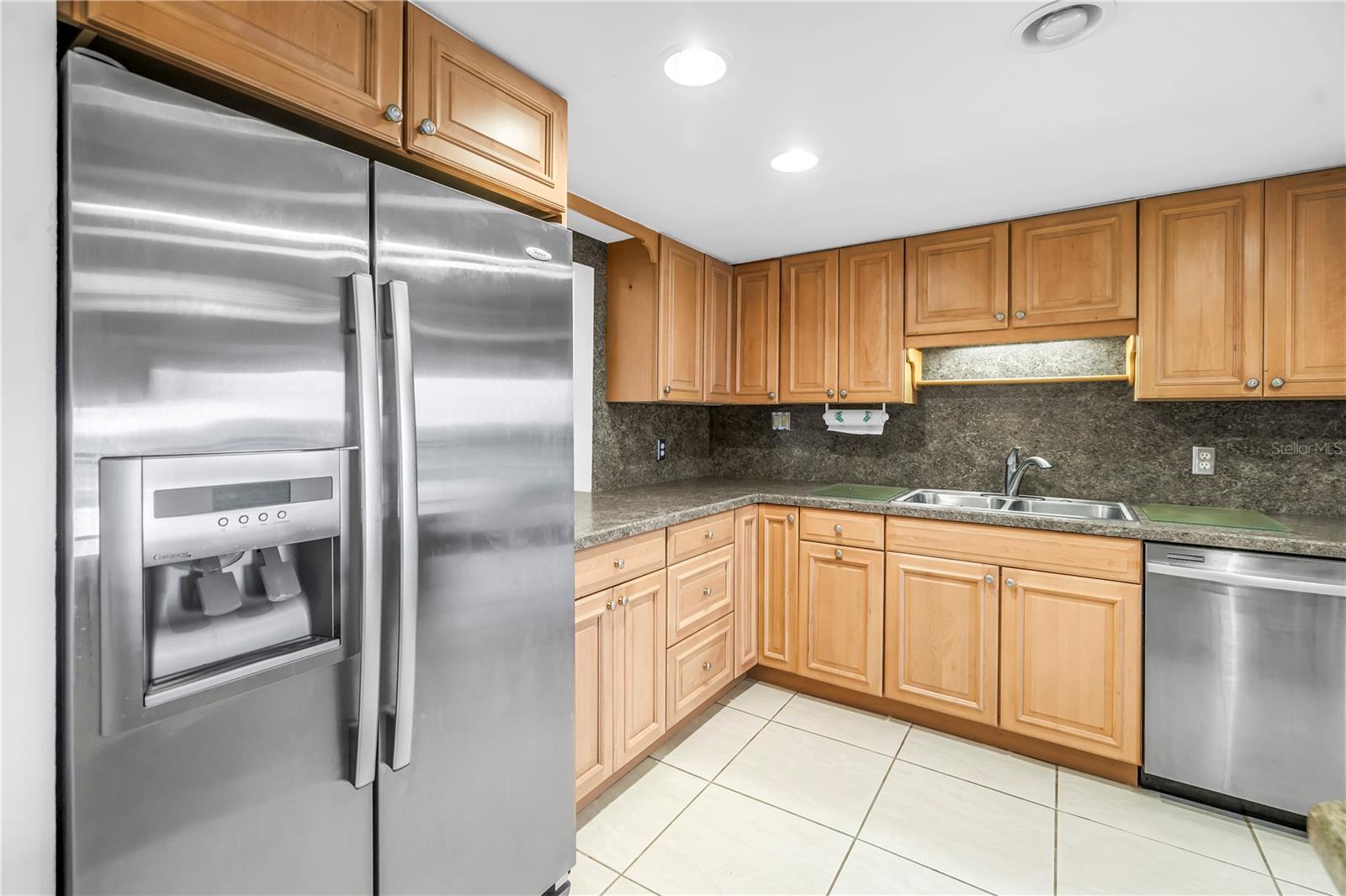 Image 4 of 76 For 7037 Sunset Drive S 601