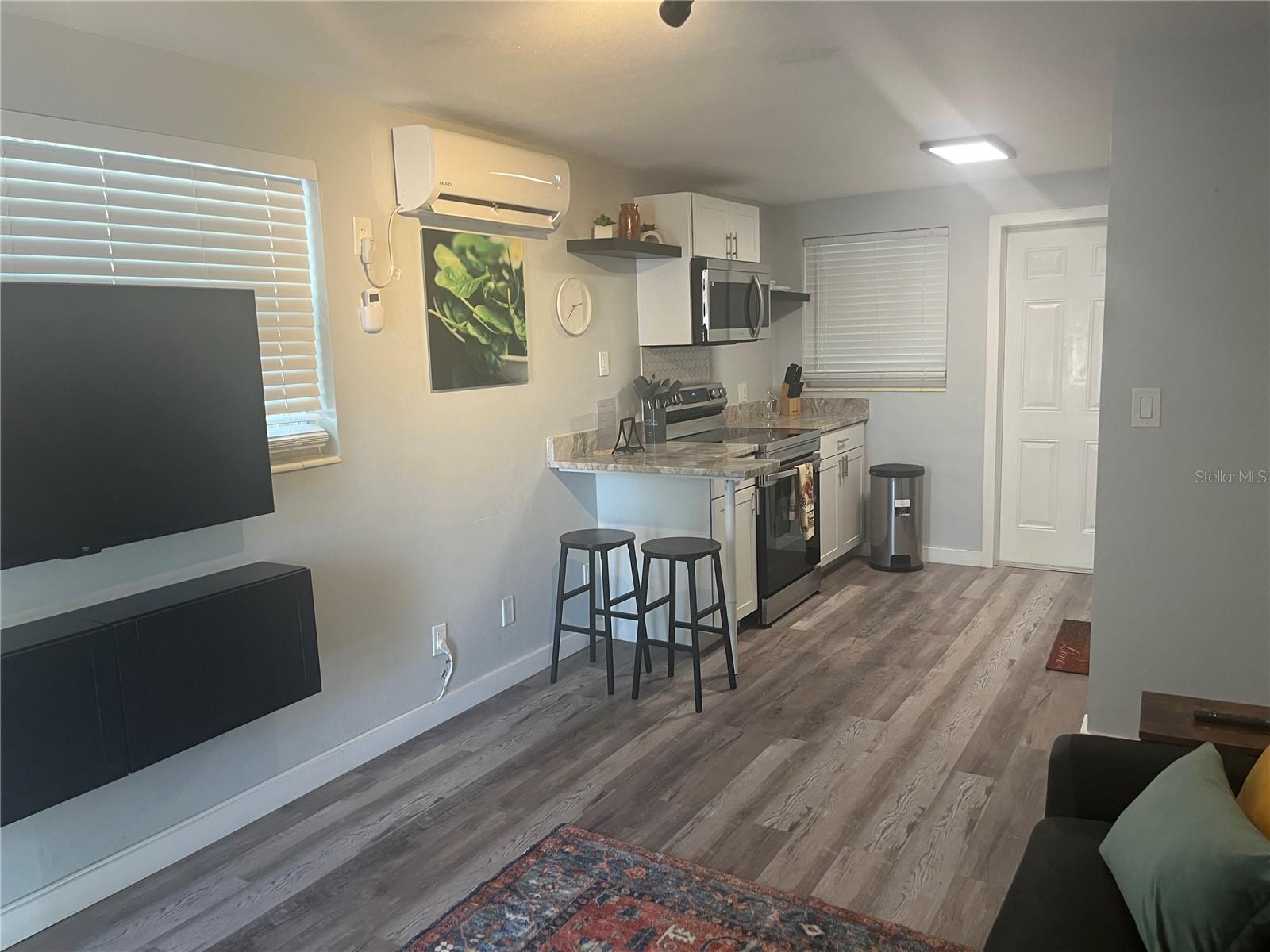 Image 3 of 8 For 115 Cleveland Avenue Sw