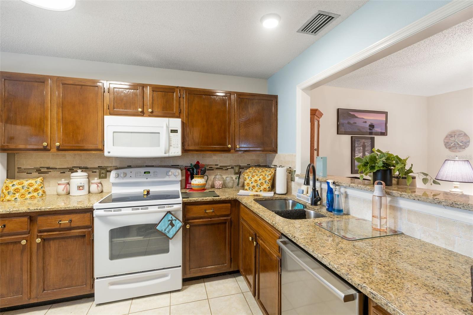 Image 8 of 25 For 3122 Valley Oaks Drive