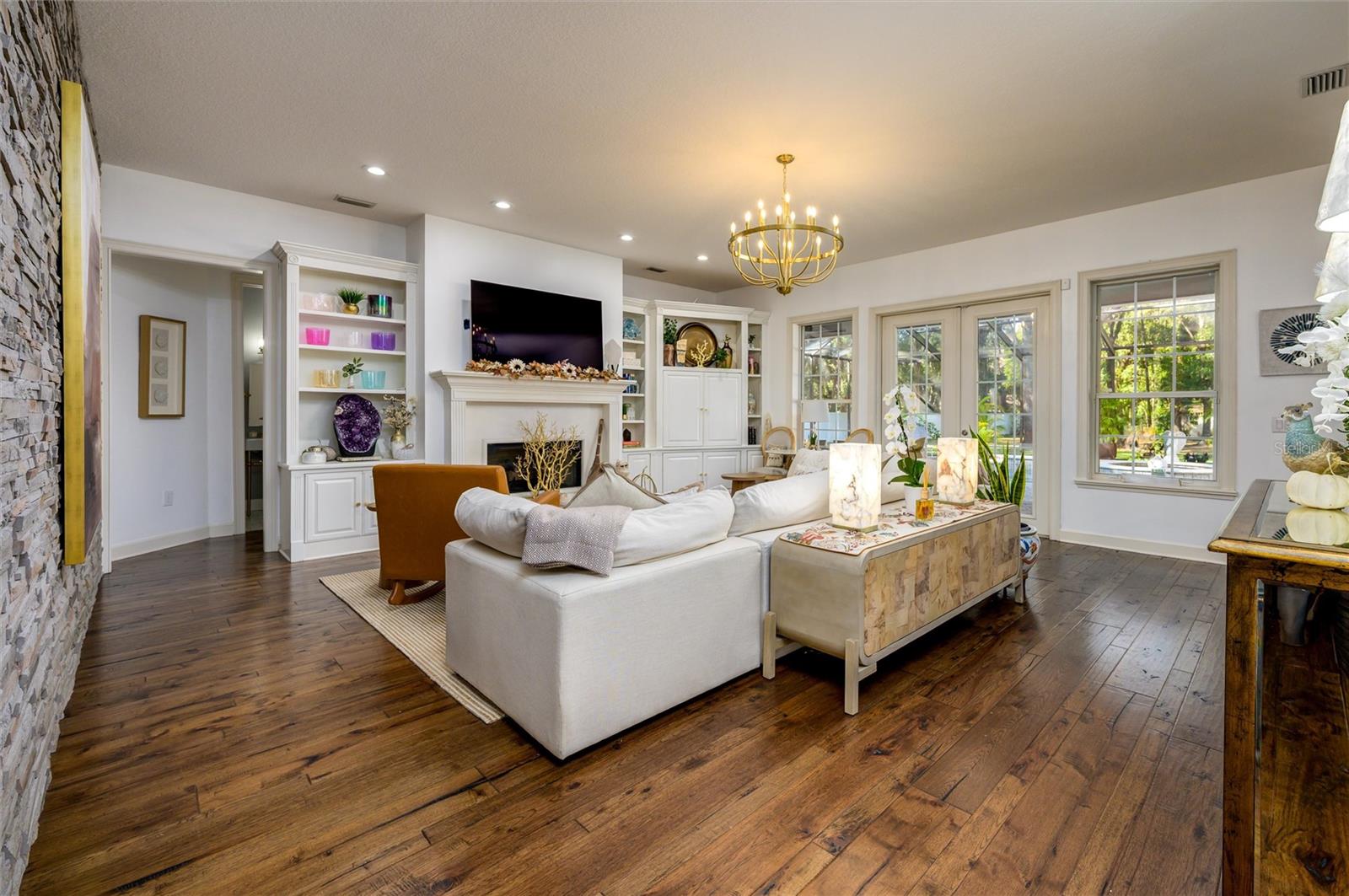 Image 7 of 62 For 16328 Emerald Cove Drive