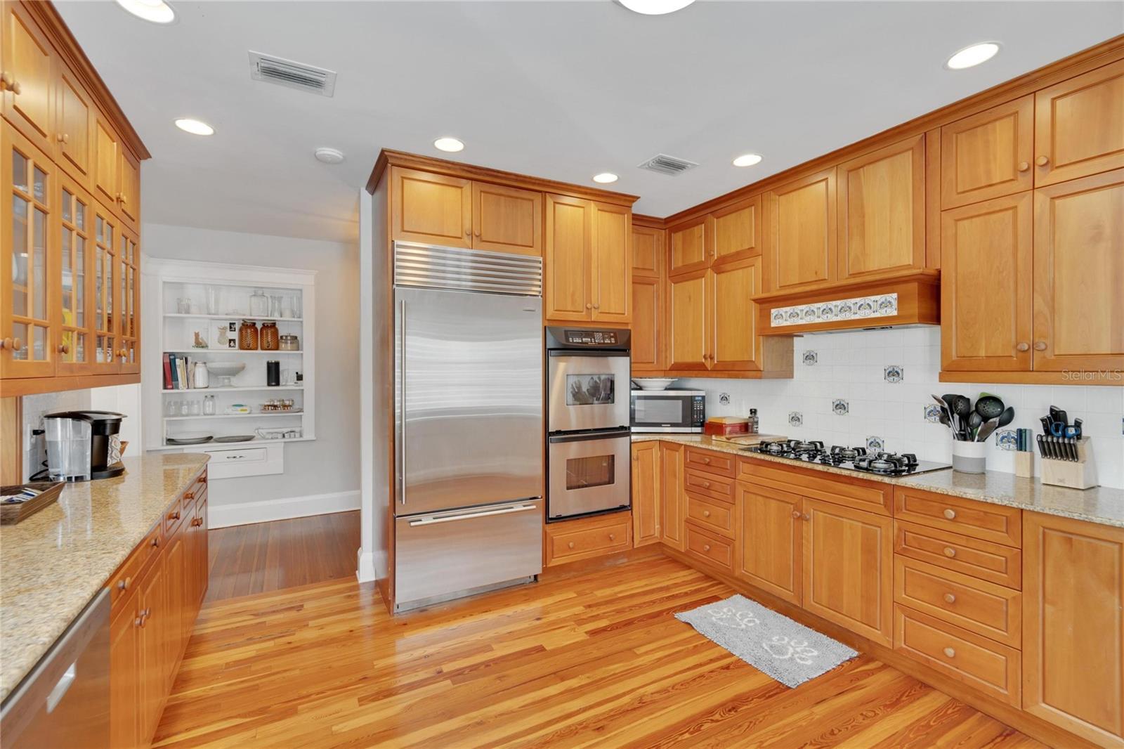 Image 12 of 65 For 3006 Harbor View Avenue