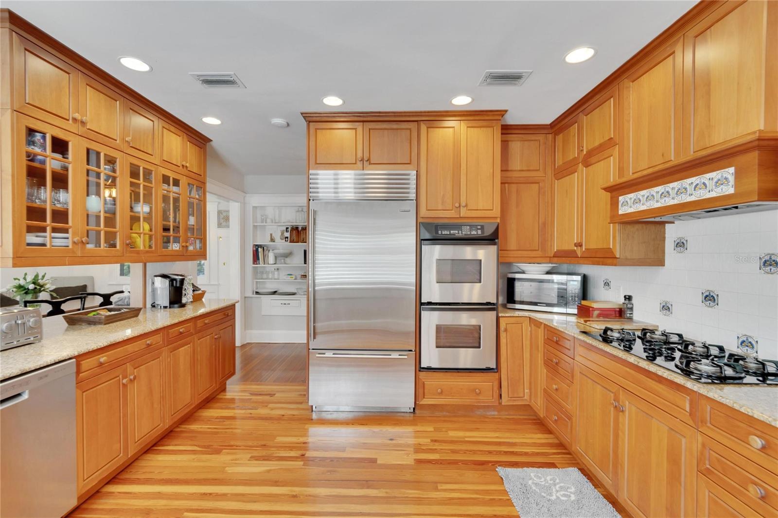 Image 13 of 65 For 3006 Harbor View Avenue