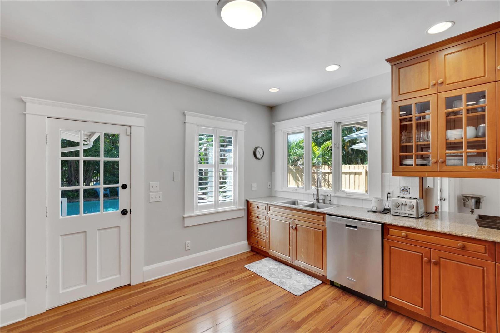 Image 16 of 65 For 3006 Harbor View Avenue