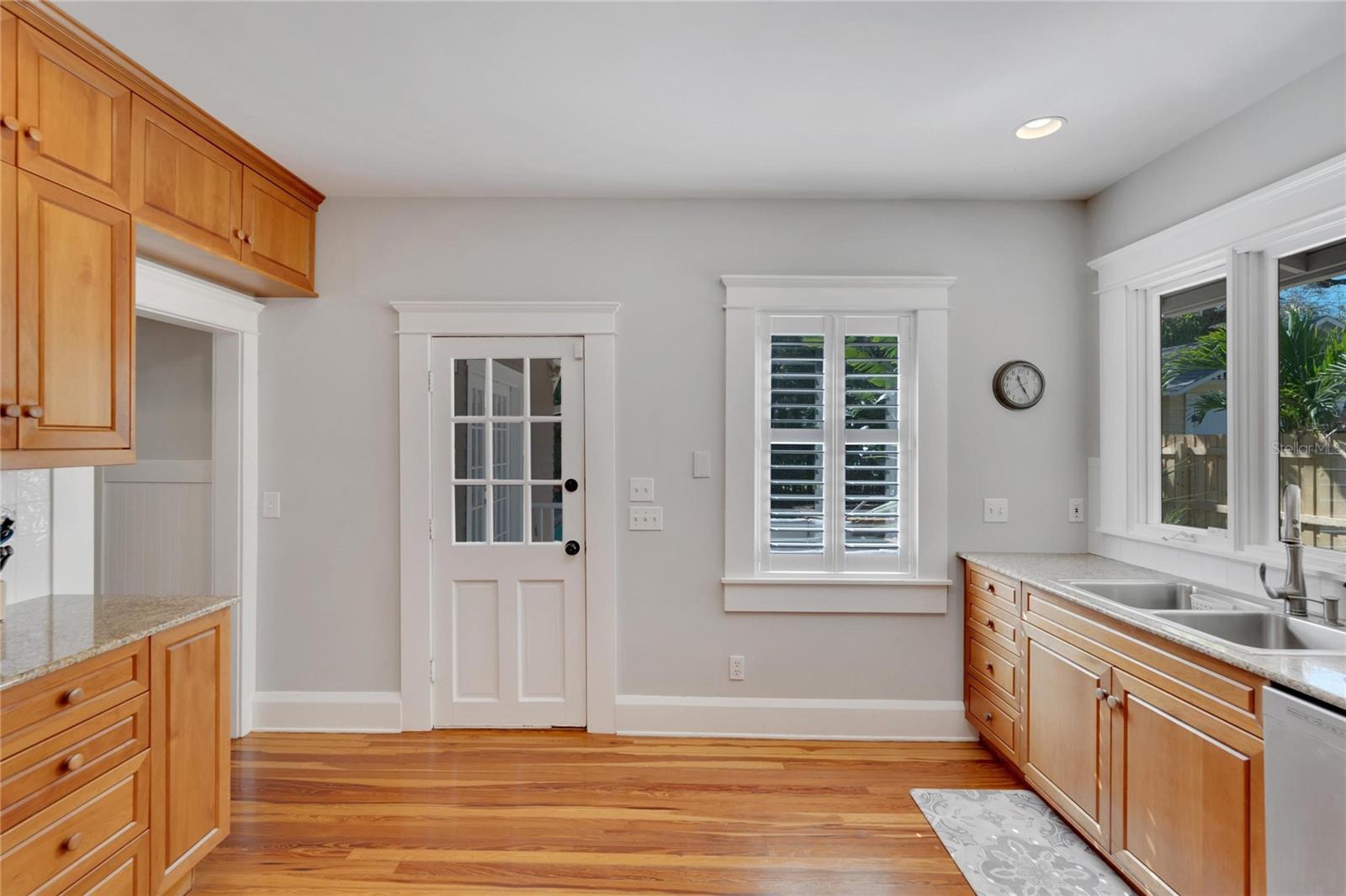 Image 17 of 65 For 3006 Harbor View Avenue