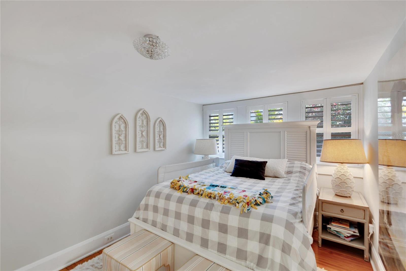 Image 33 of 65 For 3006 Harbor View Avenue