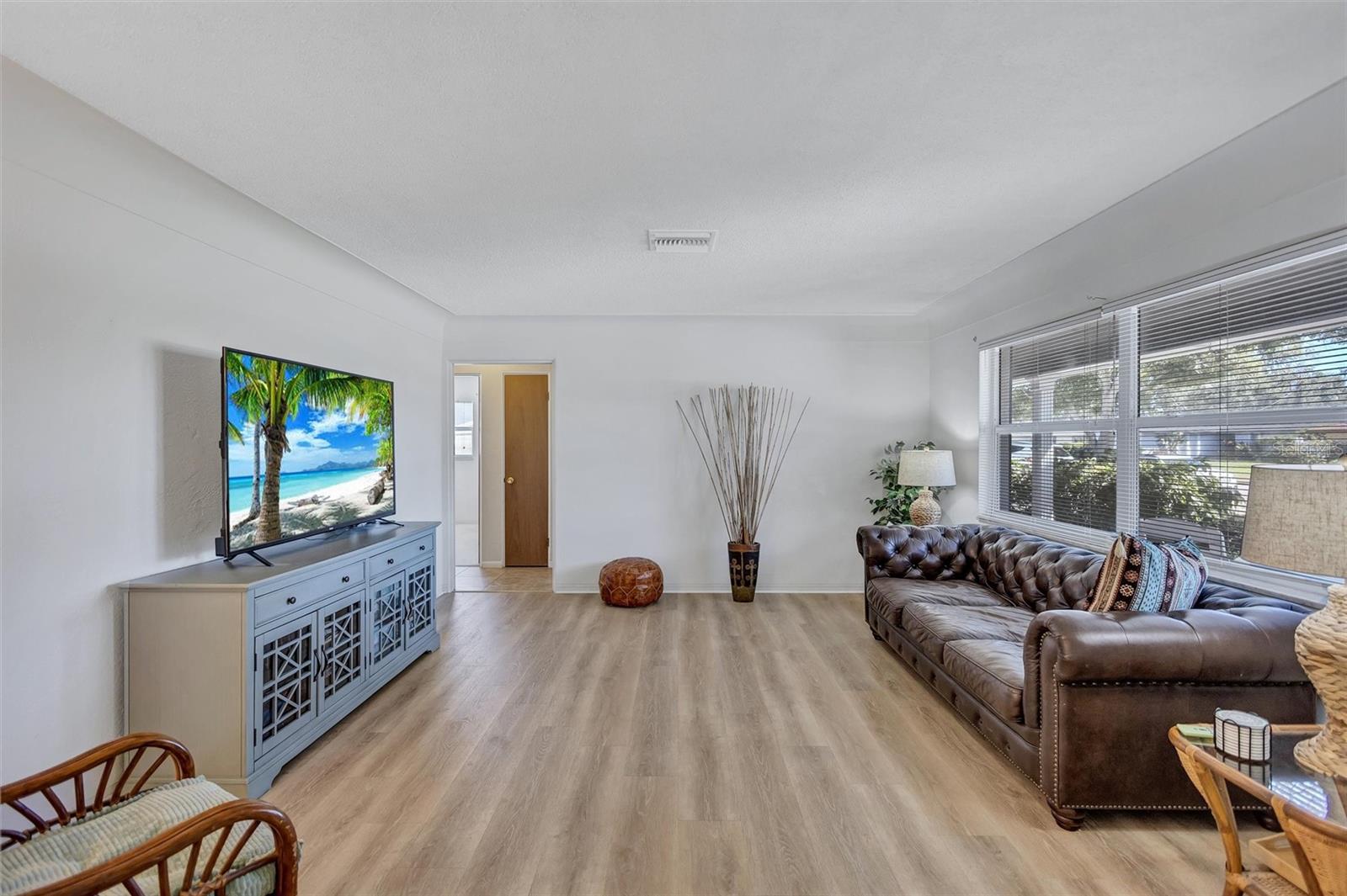 Image 6 of 38 For 6721 13th Avenue N