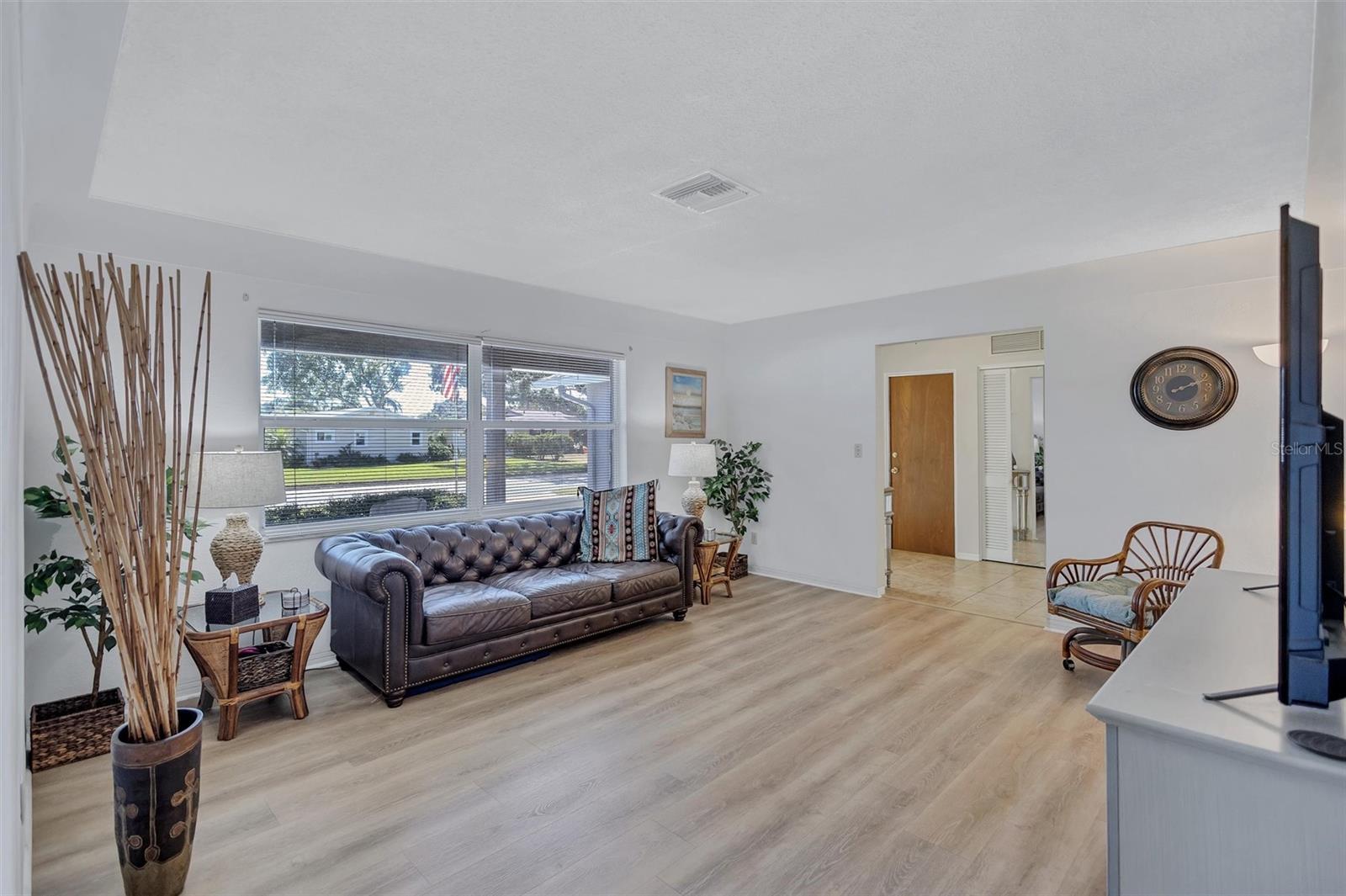 Image 7 of 38 For 6721 13th Avenue N