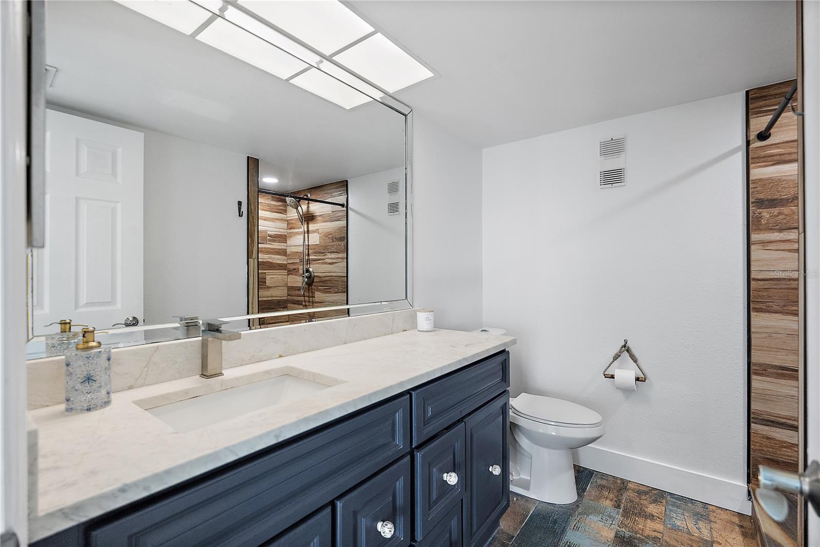 Image 11 of 39 For 719 Pinellas Bayway S 311