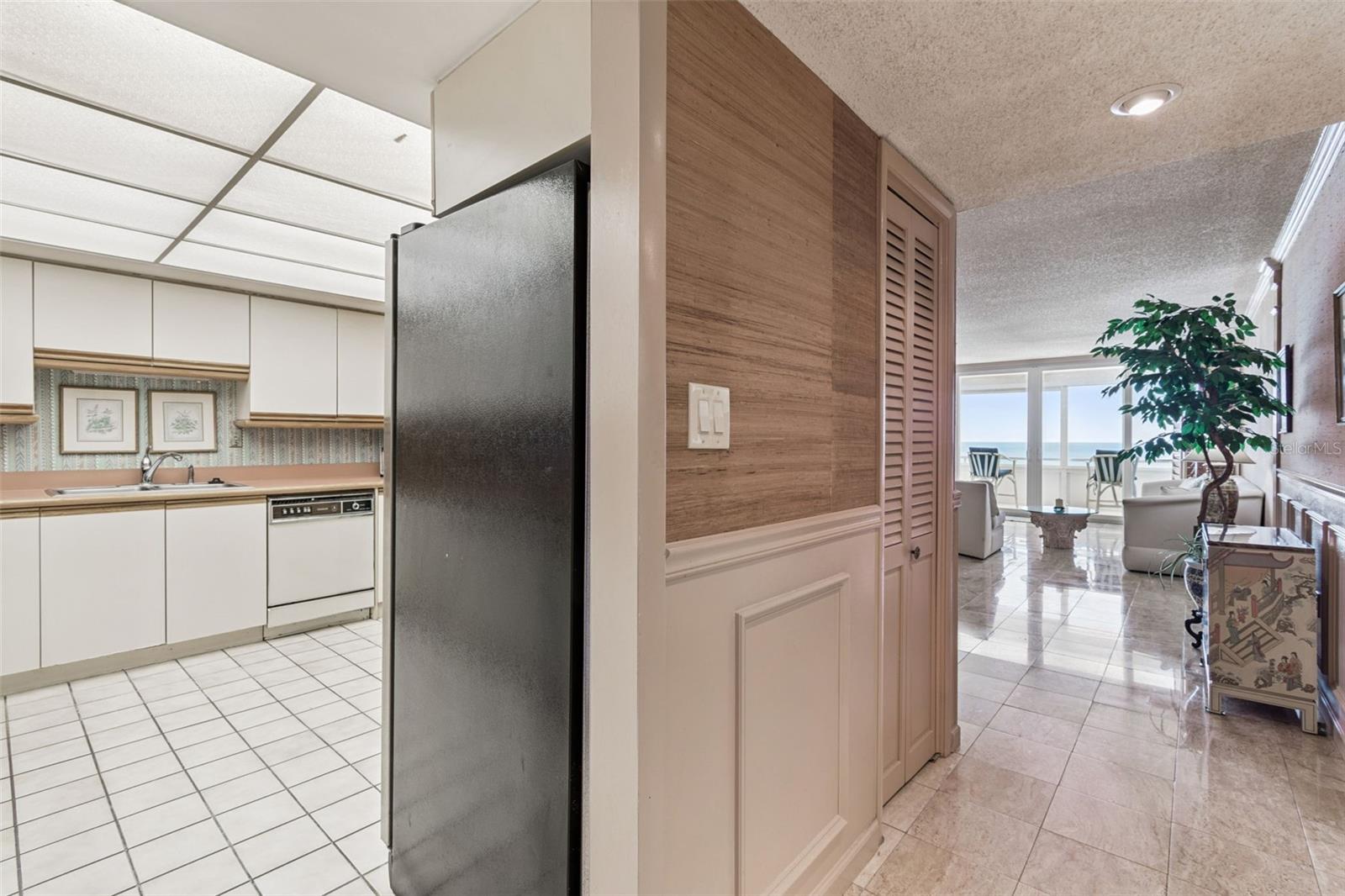 Image 14 of 72 For 17920 Gulf Boulevard 903